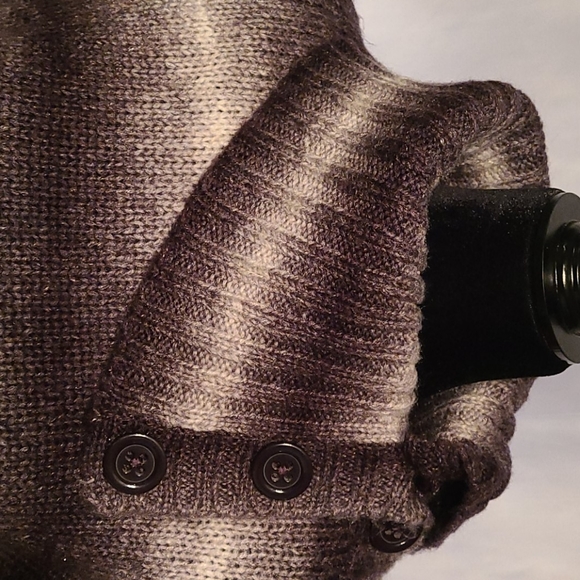 Sweater - Picture 2 of 8